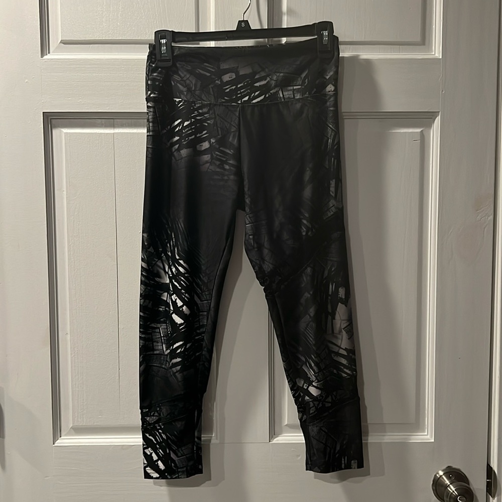 41. Bally Crop Leggings Size Small